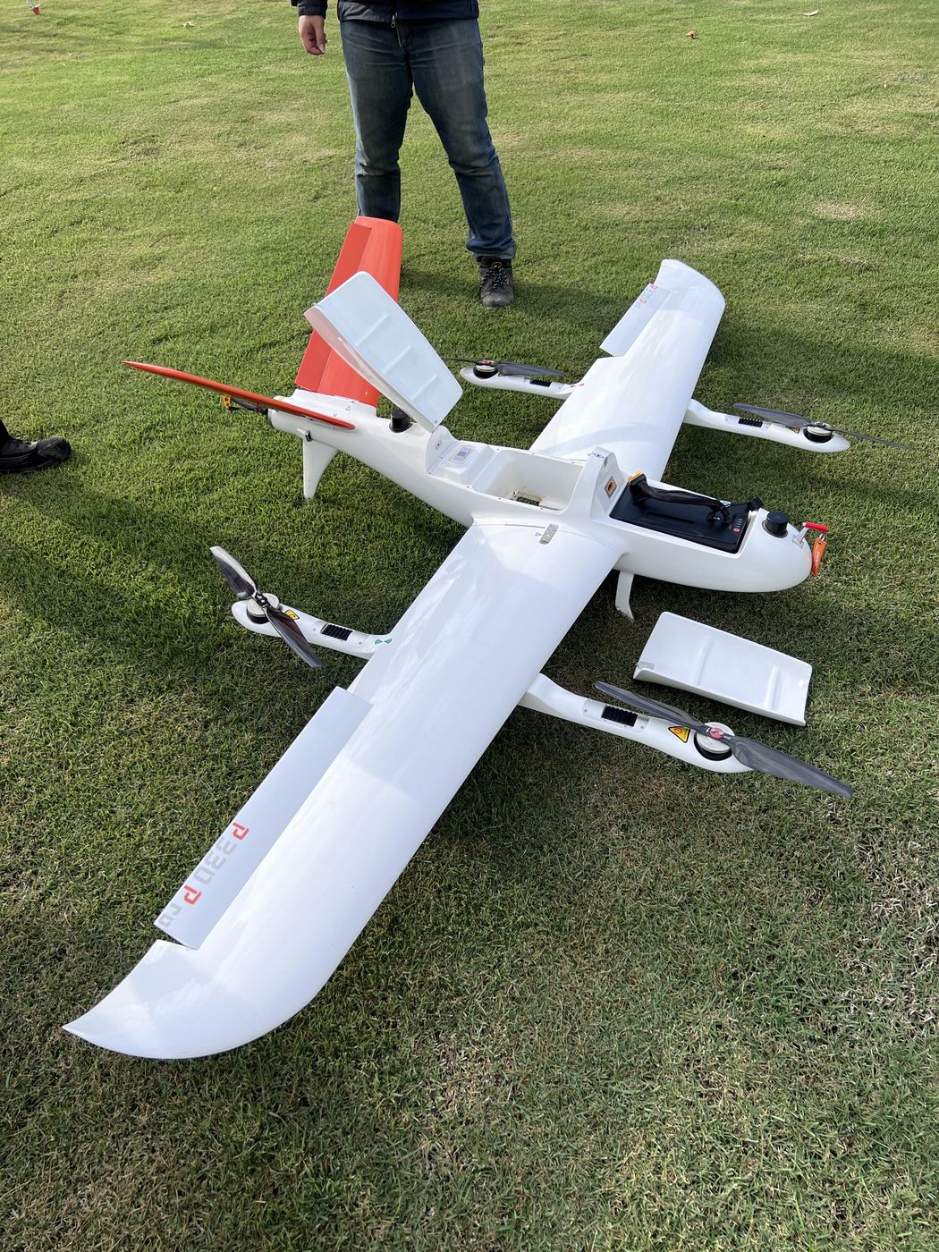 UAV ปีกตรึง P220
