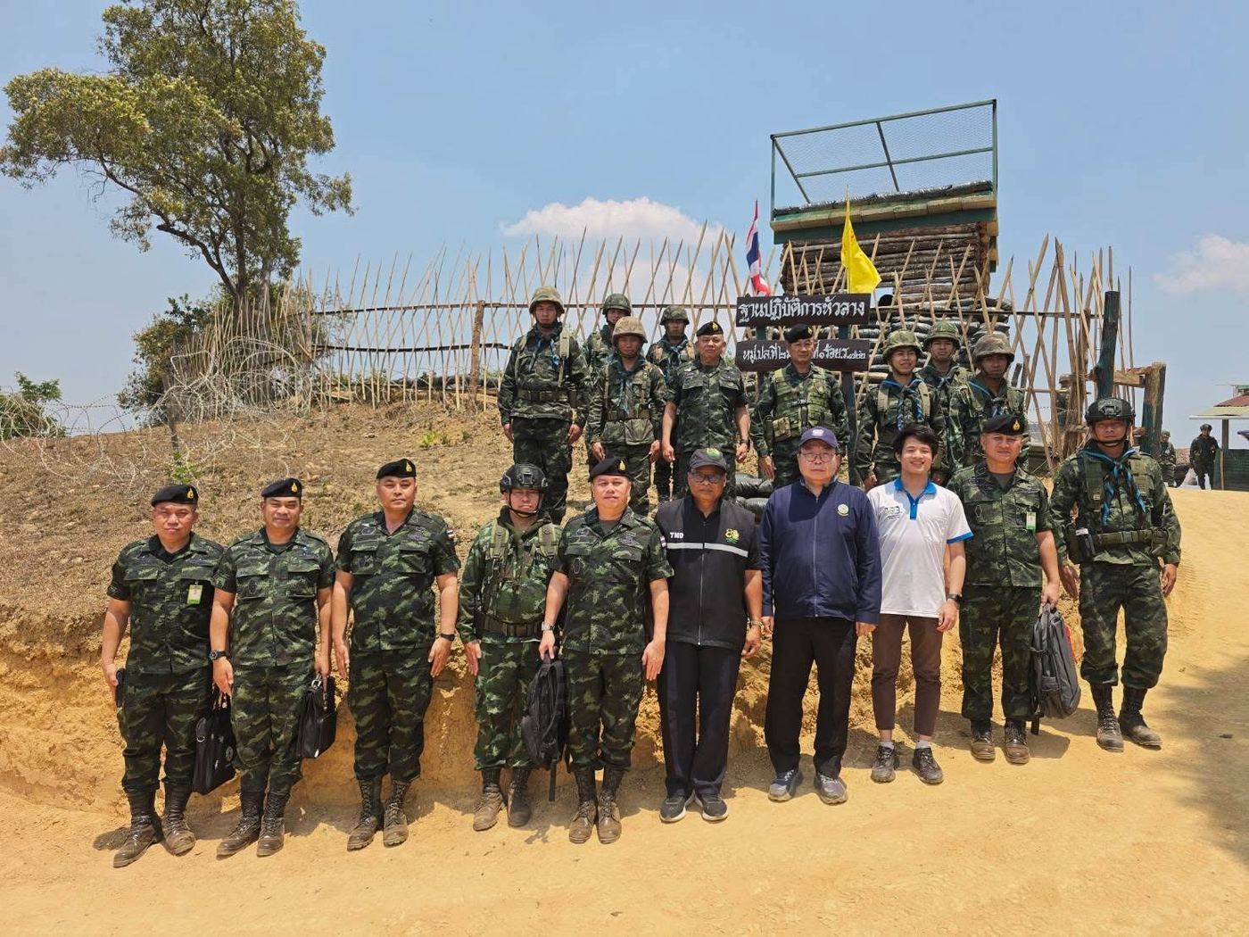 คณะทำงานที่ฐานปฏิบัติการชายแดน