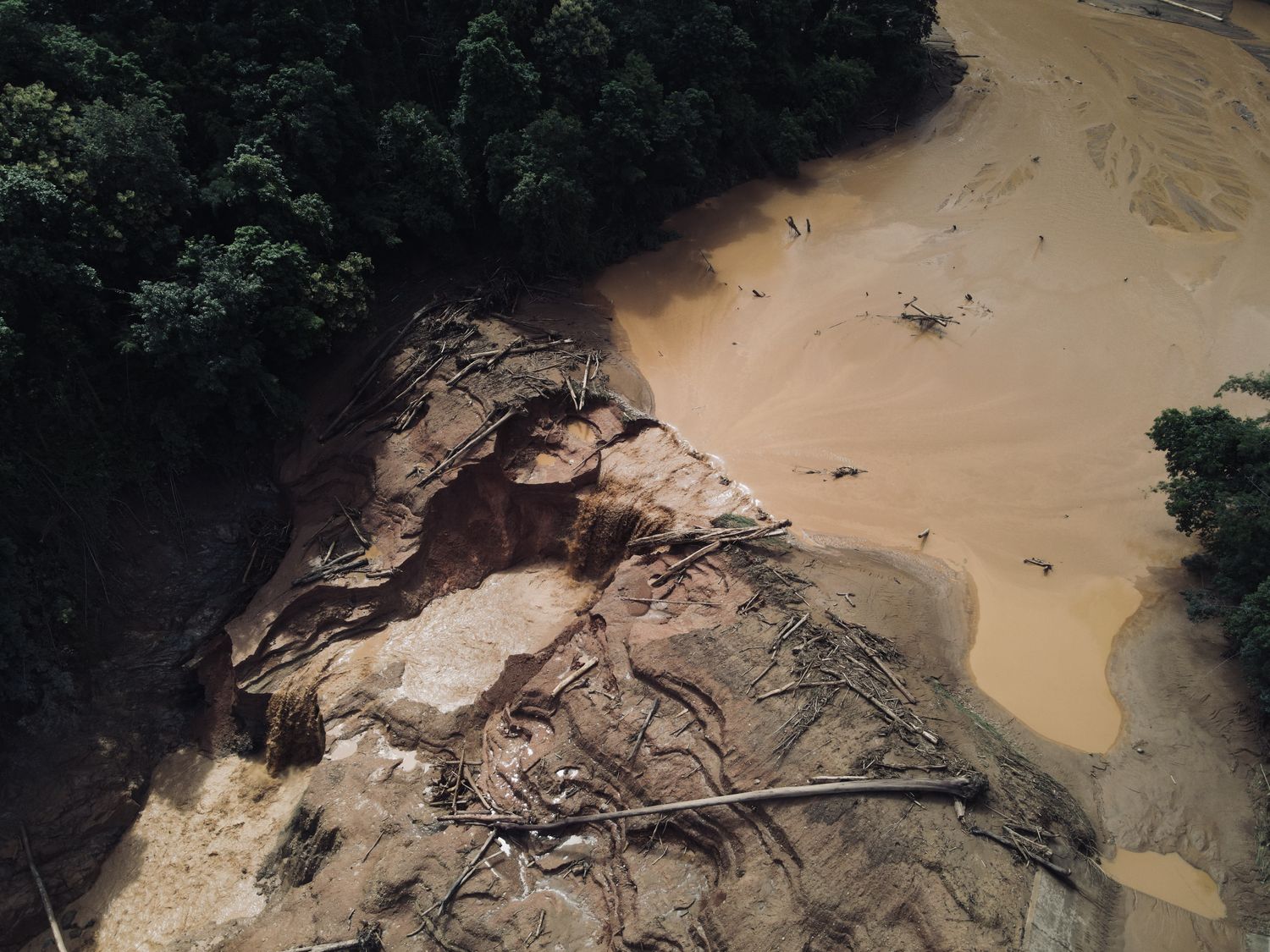 ภาพถ่ายทางอากาศจุดตลิ่งกัดเซาะ